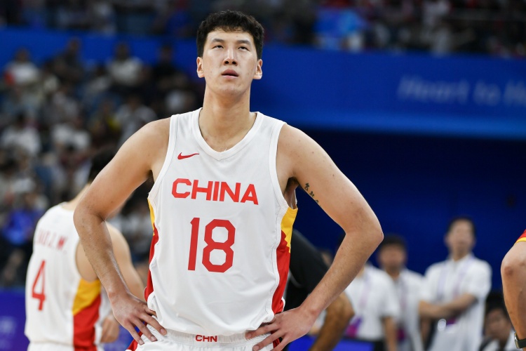 中国男篮热身赛首发：杜润旺、廖三宁、贺希宁、余嘉豪、朱俊龙